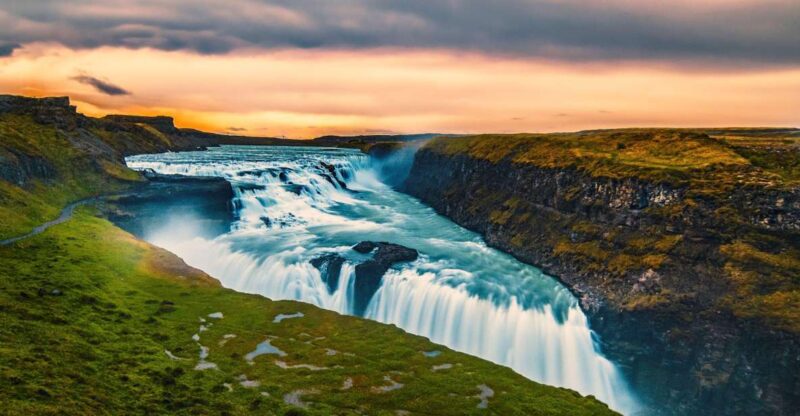 Reykjavik: Golden Circle, Tomato Farm and Kerið Crater Tour - Discover the Golden Circle with a Personal Touch