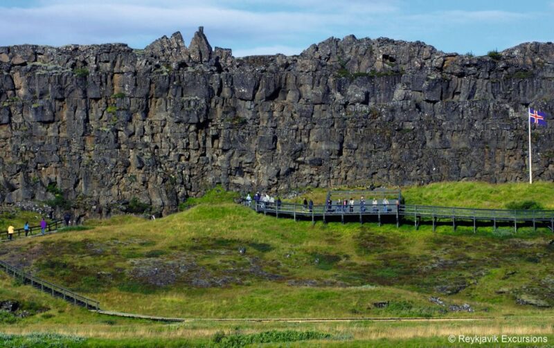 Reykjavik: Golden Circle Tour and Blue Lagoon Admission - Logistics and Transportation