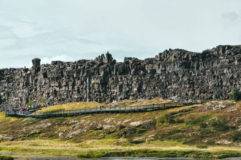 Reykjavík: Golden Circle Tour & Perlan Museum Tour - Exploring Þingvellir National Park’s Tectonic Landscape