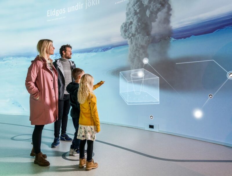 Reykjavík: Hop-On Hop-Off Bus and Perlan Museum Entry Ticket - Practical Tips for Your Tour