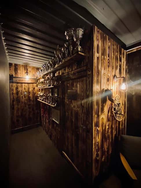 Reykjavík: Husky Kennel Visit with Hot Drinks - Relaxation by the Open Fire with Hot Drinks and Cookies