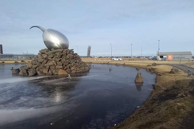 Reykjavik Iceland: Private Transfer to/from Keflavik Airport KEF - Who Should Book This Transfer?