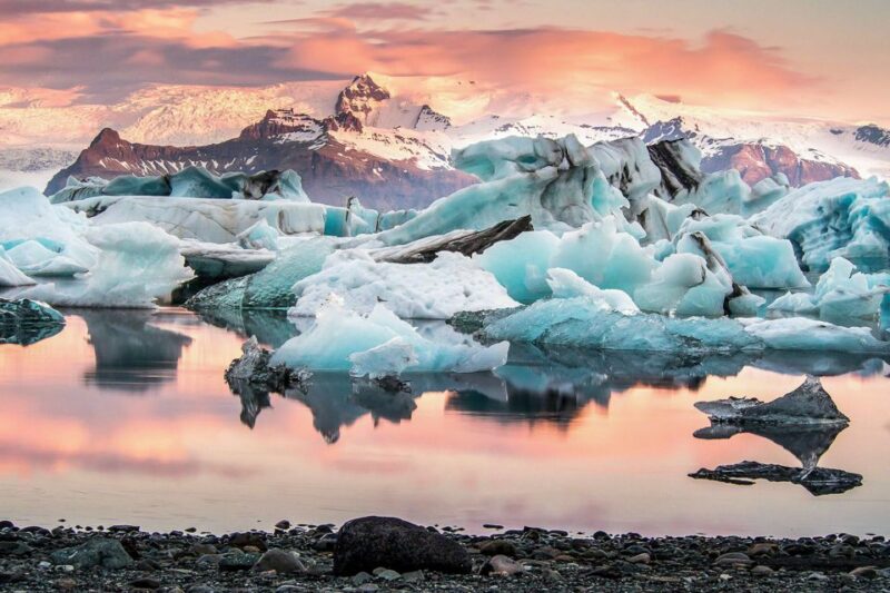Reykjavik: Jokulsarlon Glacier Lagoon & Diamond Beach Tour - The Spectacle of Diamond Beach