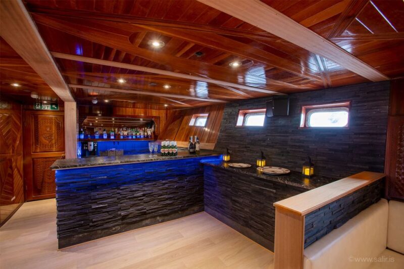 Reykjavik: New Years Fireworks Midnight Cruise - Practical Details: Meeting Point and Accessibility