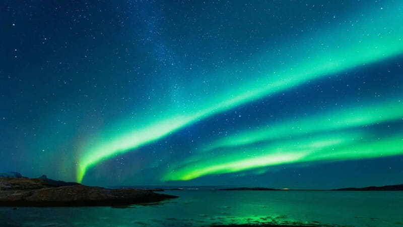 Reykjavik: Northern Lights Adventure Tour with Hot Chocolate - The Experience of Sightings and the Guides’ Role