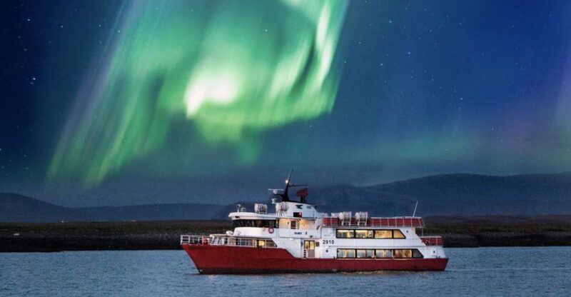 Reykjavík: Northern Lights Cruise - The Guided Experience and Photography Tips