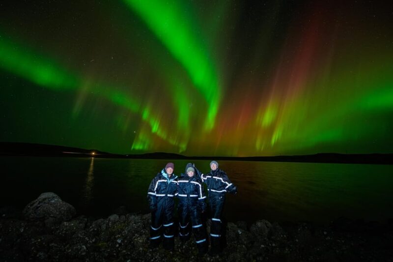 Reykjavik: Northern Lights Tour with Private Photographer - What the Tour Includes: Comfort, Photography, and Snacks