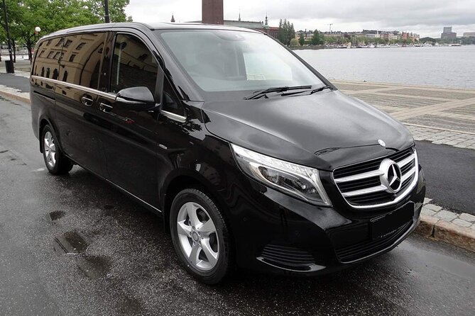 Reykjavik-Private Transfer to/from Keflavík Airport - The Experience of a Professional Driver