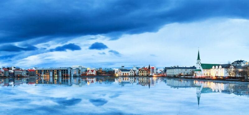 Reykjavik: Sightseeing Walking Tour with a Viking - The Guide’s Storytelling Style and Group Atmosphere