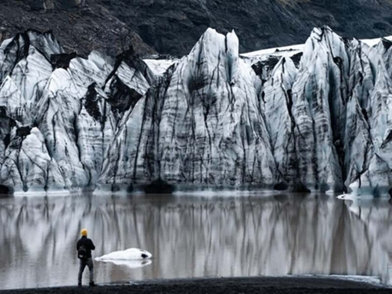 Reykjavik: South Coast Tour with Chinese Guide - Visiting the Village of Vík í Mýrdal