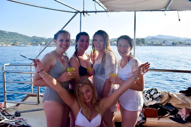 Rhodes: Boat Party Cruise with Live DJ - Rhodes: Boat Party Cruise with Live DJ – A lively sea-based celebration in Rhodes