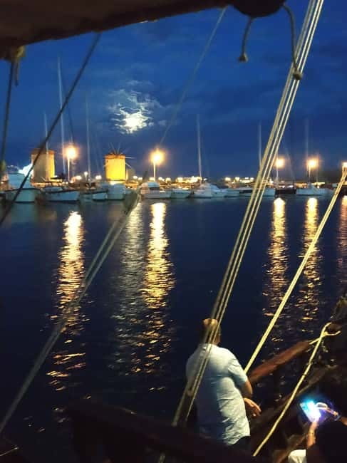 Rhodes: Night Cruise with Live Music and Sightseeing. - Rhodes: Night Cruise with Live Music and Sightseeing