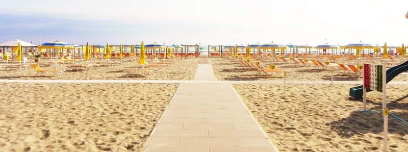 Riccione: 71 Beach with Umbrella, Sunbed, & Aperitif - Key Points