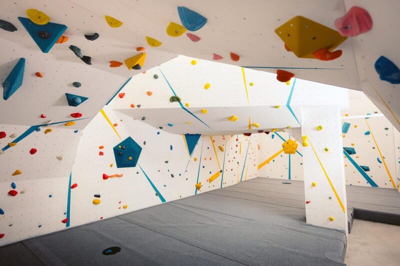 Riccione: Climbing Experience 1 day - Inside the Climbing Halls: Walls and Heights