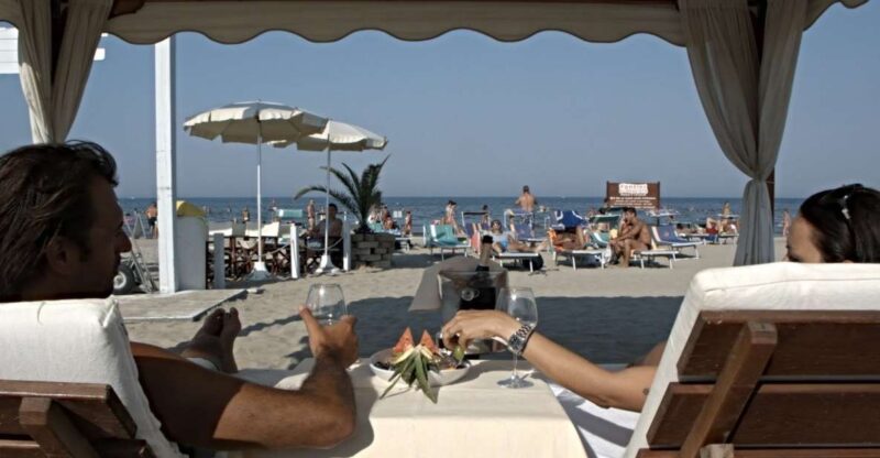 Riccione: Umbrella and Loungers at Baia degli Angeli Beach - Enjoy a Hassle-Free Day at Baia degli Angeli Beach in Riccione