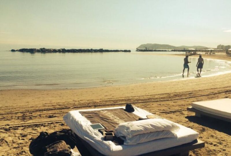 Riccione: Umbrella and Loungers at Baia degli Angeli Beach - Avoiding Common Beach Hassles