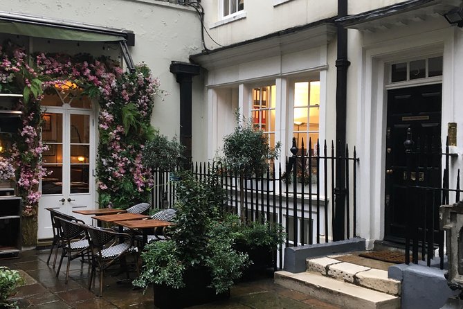 Rich people behaving badly - Discovering Offbeat London Neighborhoods