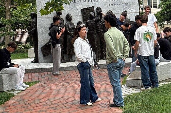 Richmond Puzzling Adventure Scavenger Hunt Walking Activity - Relive Historic Moments: Reenact Patrick Henry’s Famous Speech