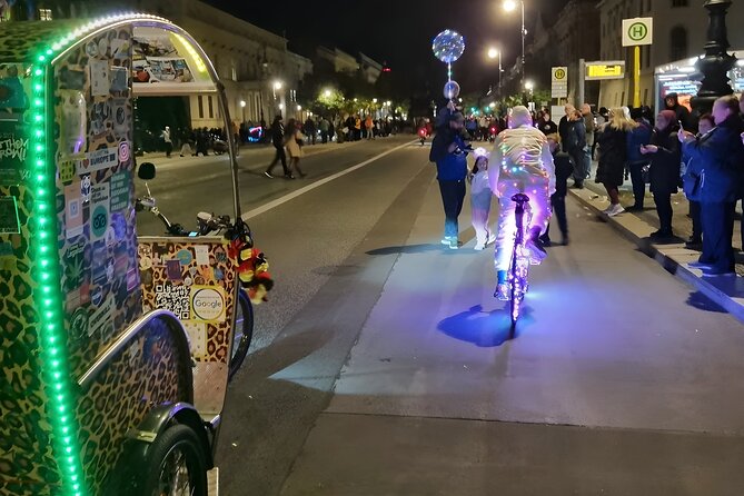 Rickshaw Private Sightseeing City Tour Berlin - Visiting the Historic Reichstag and Bundestag