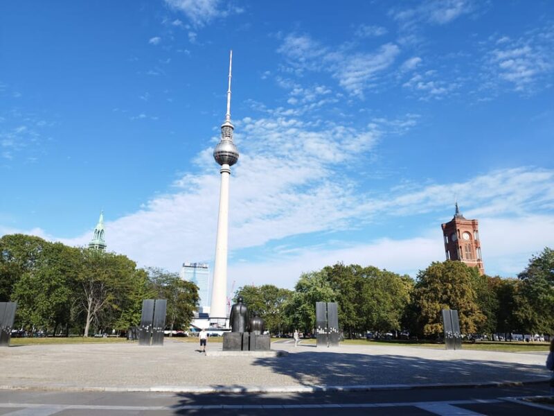 Rickshaw shared Guide Tour in small groups - Iconic Views and Photo Opportunities at Alexanderplatz and Fernsehturm