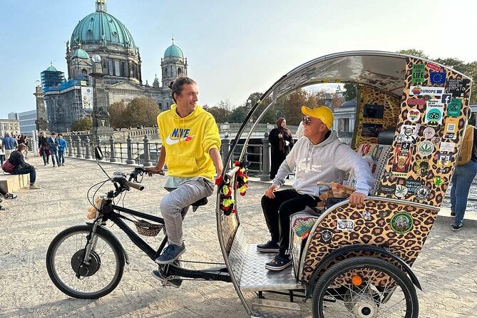 Rickshaw Sightseeing City Tours Berlin - Rikscha Tours - Visiting the Reichstag and the German Chancellery