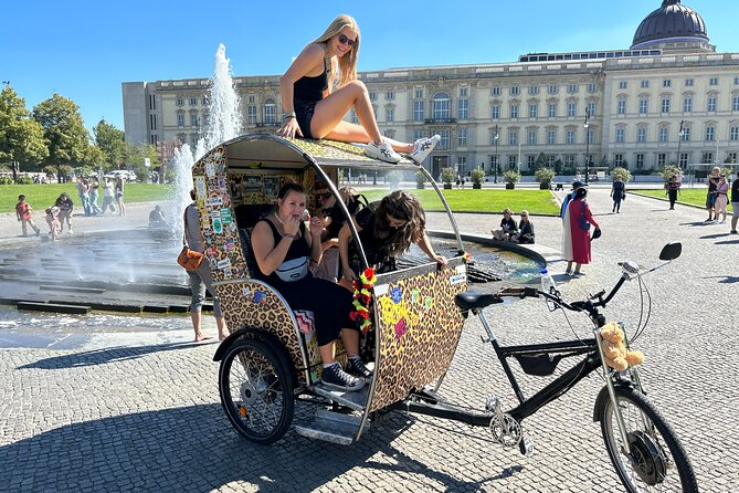 Rickshaw Tours Berlin - Groups of up to 16 people with several rickshaws - Exploring Tiergarten Park and Zoo
