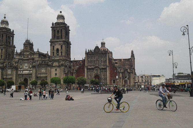 Ride Mexico City Historic Center, highlights w/ taco stop - Visiting the Metropolitan Cathedral