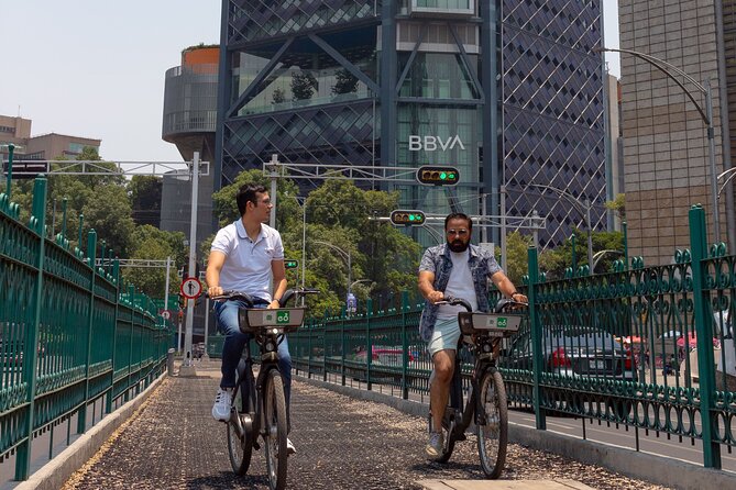 Riding a bike in Reforma & Chapultepec - The Guide: Bilingual Expertise and Personal Touch