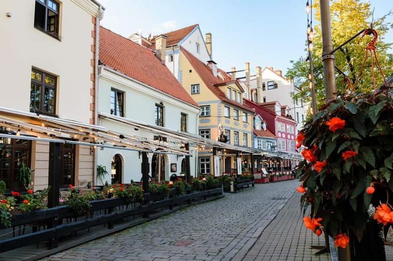 Riga: 2-Hour Walking Tour in the Old Town - Strolling Through Narrow Streets of Medieval Riga