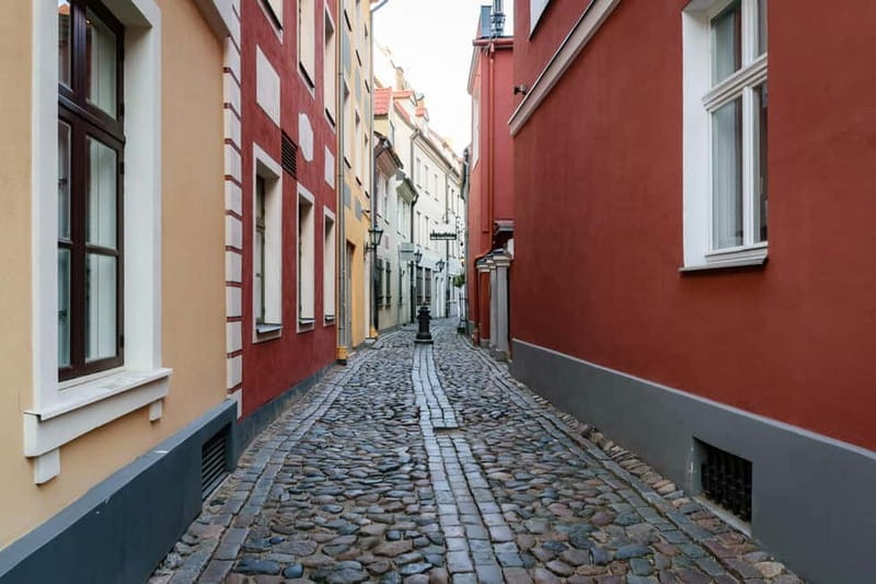 Riga: 2-Hour Walking Tour in the Old Town - Exploring the Swedish Gate and Powder Tower