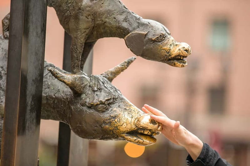 Riga: 2-Hour Walking Tour in the Old Town - Discovering Riga Castle and the Synagogue