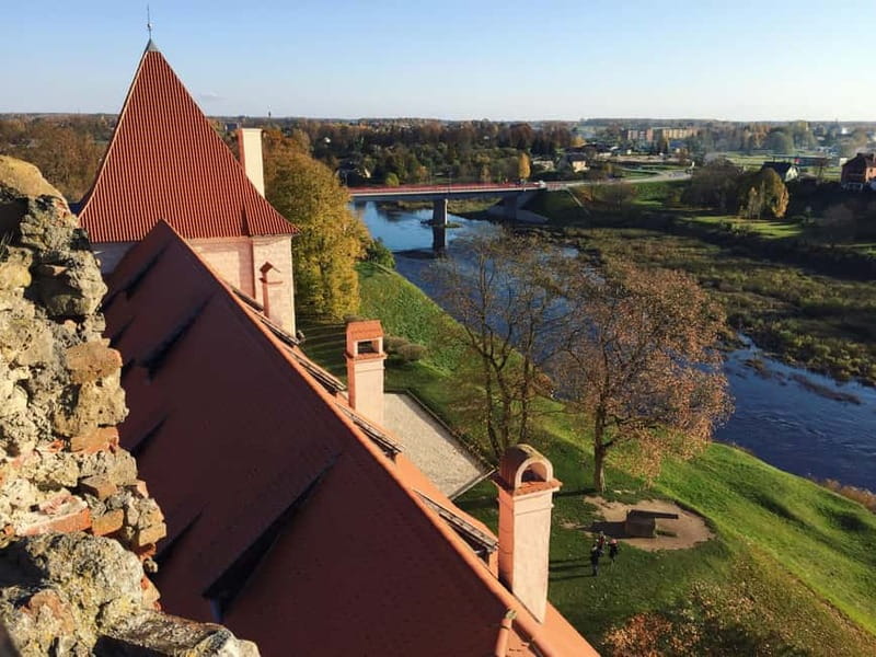 Riga: Bauska Castle, Rundale Palace and Hill of Crosses Trip - Discover the Highlights of Latvia and Lithuania in a Single Day