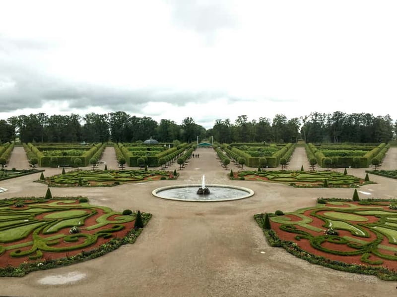 Riga: Bauska Castle, Rundale Palace and Hill of Crosses Trip - Scenic Drive and Border Crossing Between Latvia and Lithuania