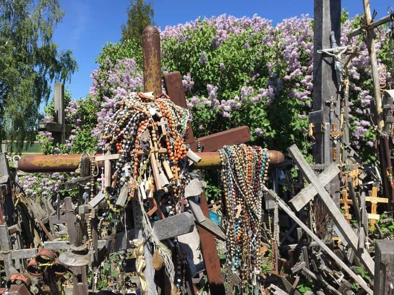 Riga: Bauska Castle, Rundale Palace and Hill of Crosses Trip - Discovering Rundale Palace and Gardens’ 18th-Century Charm