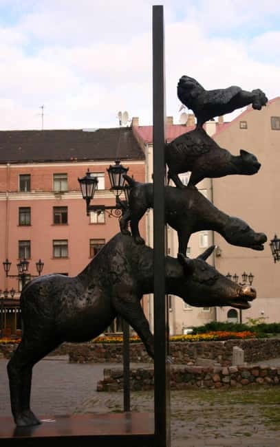 Riga Classical Old Town 2-Hour Walking Tour - Walking Along the Old City Wall and Swedish Gate