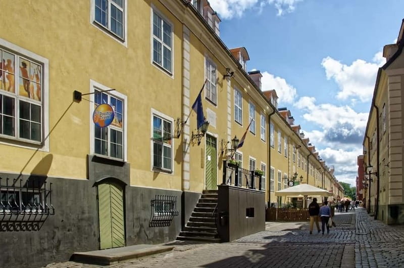Riga: Guided Old Town Walking Tour - Key Points