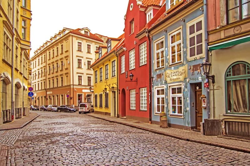 Riga: Guided Old Town Walking Tour - Walking Along Cobblestone Streets by the Swedish Gate