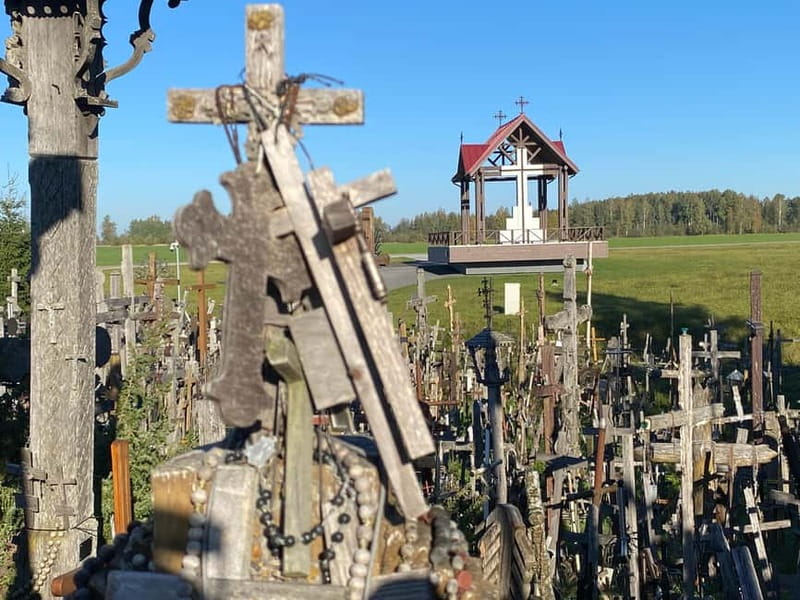 Riga: Hill of Crosses, Rundle Palace, & Bauska Castle Tour - Key Points