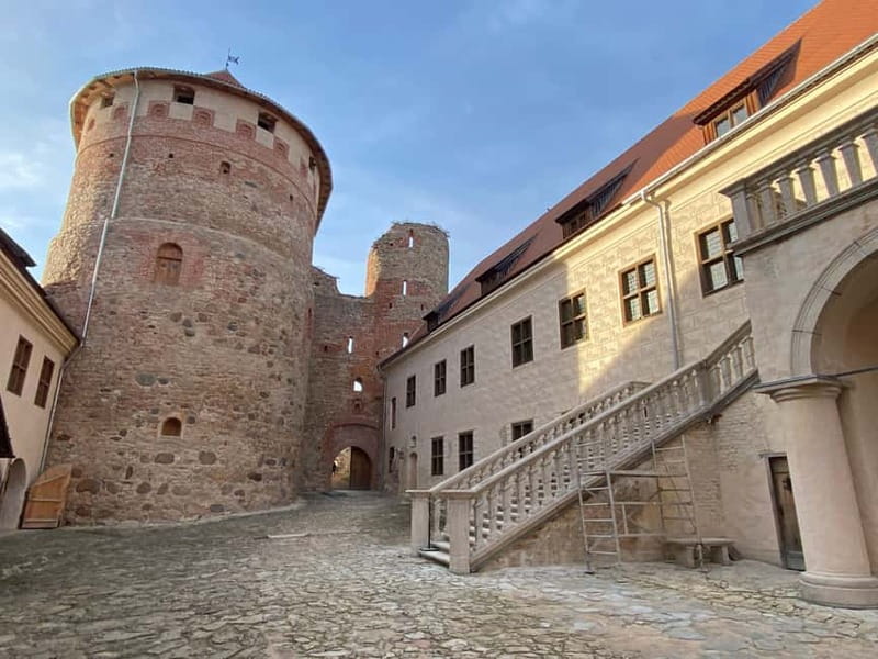 Riga: Hill of Crosses, Rundle Palace, & Bauska Castle Tour - Lunch Options and Local Cuisine