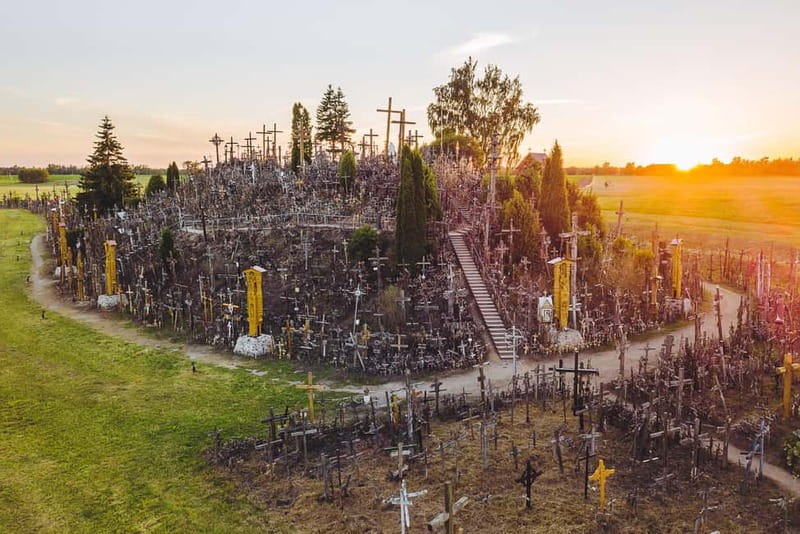 Riga: Hill of Crosses, Rundle Palace, & Bauska Castle Tour - Expert Guides and Engaging Commentary
