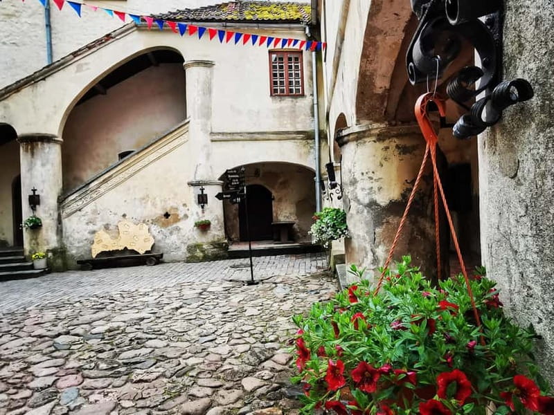 Riga: Nearby Manors and Castles Tour - Practicalities and Group Size