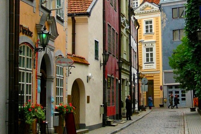 Riga Old Town, C Market & Art Nouveau Guided Walking Tour - Riga Central Market: The Largest Market in Europe and Its Unique Pavilions