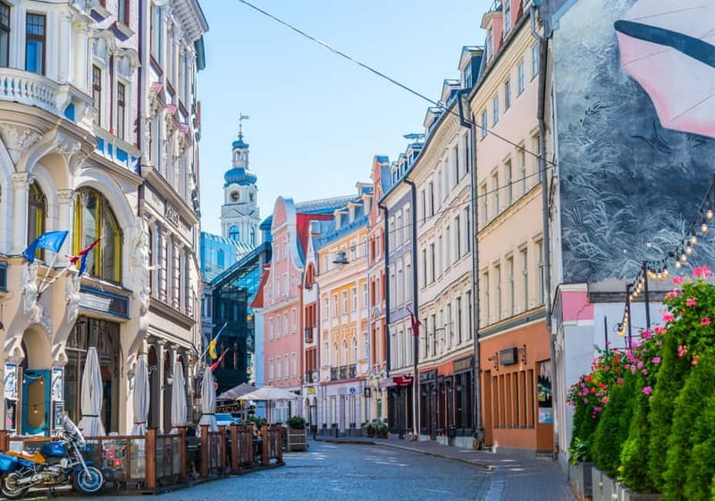 Riga Old Town, C Market & Art Nouveau Guided Walking Tour - Explore Riga’s Historic Old Town and Iconic Landmarks