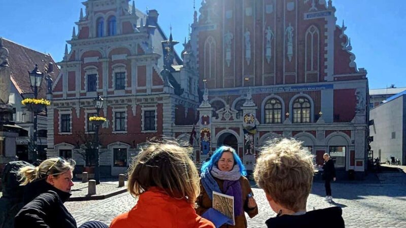 Riga: Old Town Legends & Highlights with Excellent Guides - The Guide’s Expertise and Storytelling Style