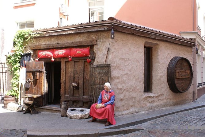 Riga Old Town Walking Tour in a Small Group - Discover Riga’s Medieval Heart and Jugendstil Marvels