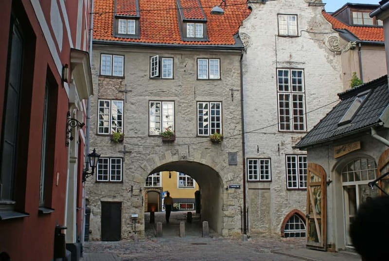 Riga: Old Town Walking Tour with Art Nouveau Highlights - Practical Details and Accessibility