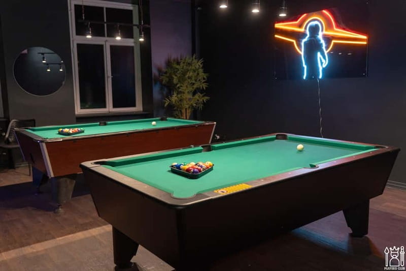 Riga: Players Club XL Entertainment Center Entry Ticket - Sit-Down Soccer and Connect Four Basketball