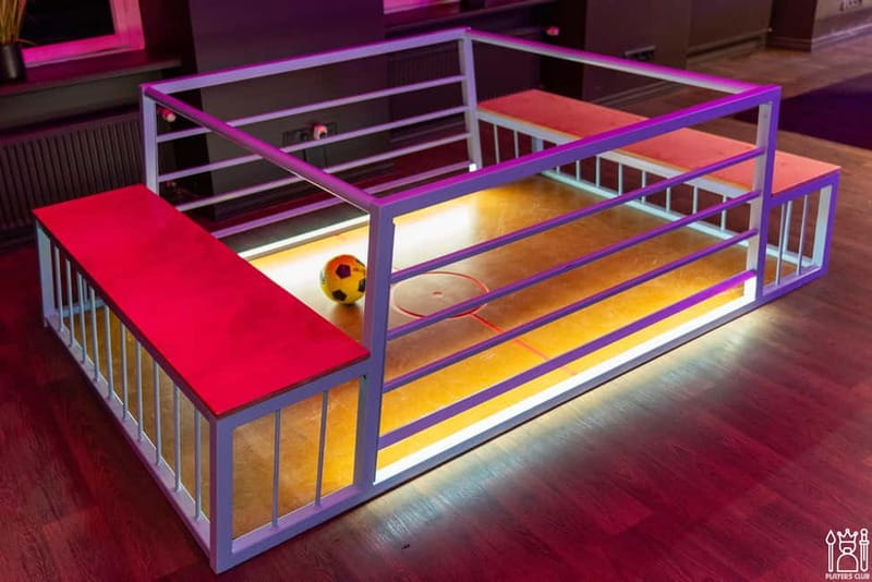 Riga: Players Club XL Entertainment Center Entry Ticket - Air Hockey and Arcade Classics for Fast-Paced Fun