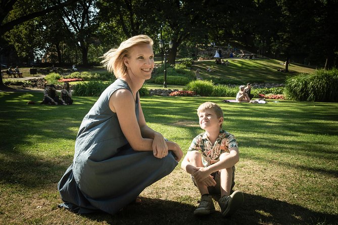 Riga Private Photoshoot Tour - Barricades Memorial: Remembering Latvia’s Fight for Freedom