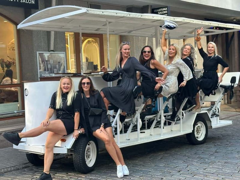Riga: Prosecco Bike & Pub Crawl - Discover Riga’s Old Town with a Prosecco Pedal and Pub Crawl Combo